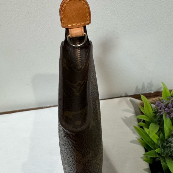 Auth Louis Vuitton Monogram Cosmetics Pouch/ Wallet/ clutch (from Bucket PM) - Picture 8 of 13